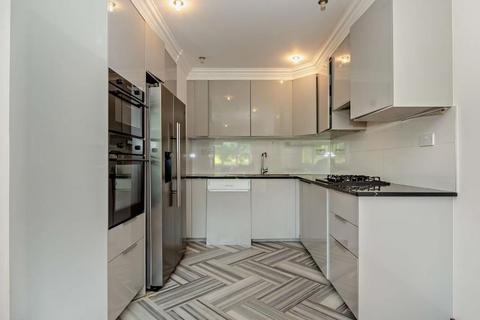 2 bedroom apartment to rent, West End Lane