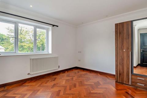 2 bedroom apartment to rent, West End Lane