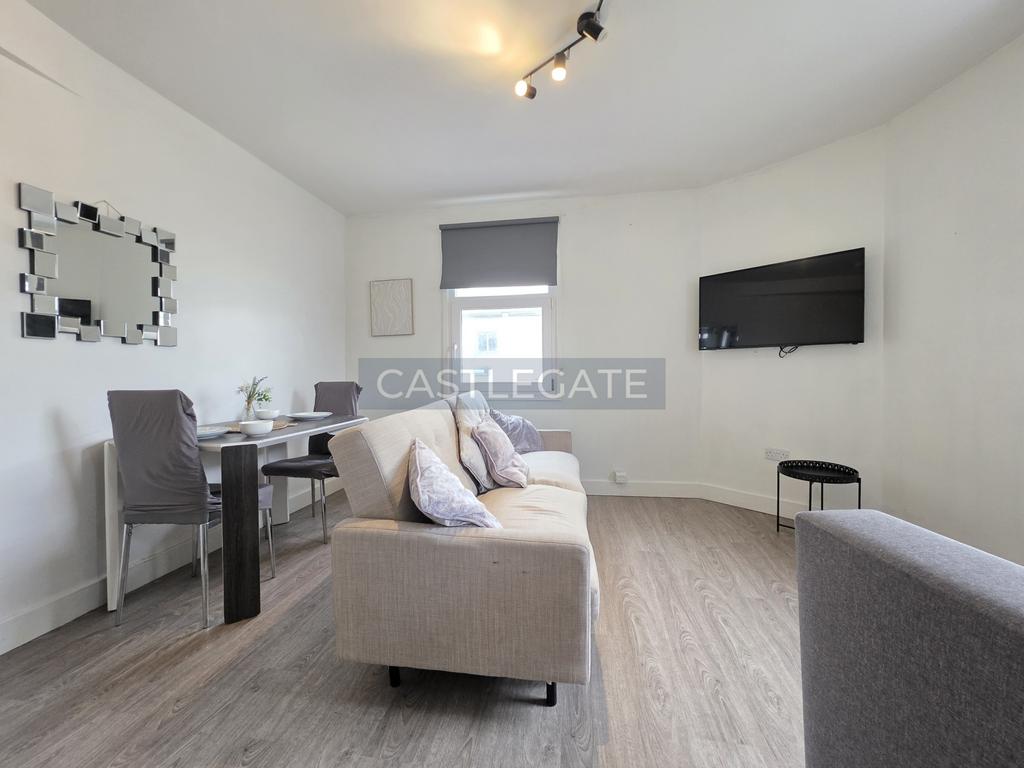 Apartment 5, 3a New Street, Huddersfield, HD1 2 AX