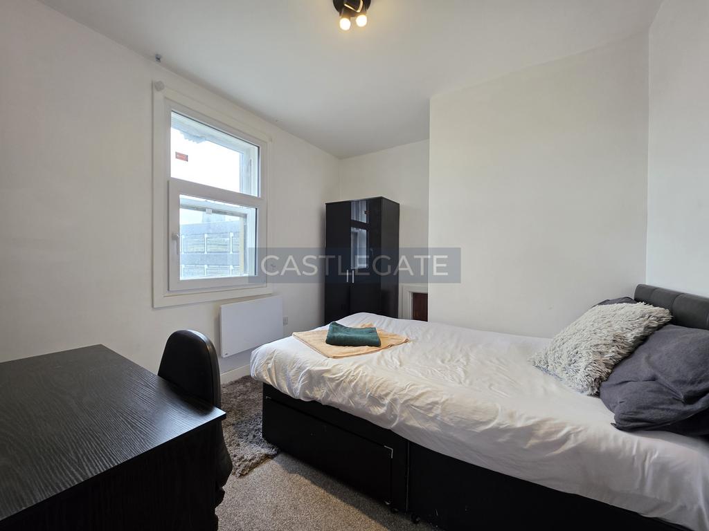Apartment 5, 3a New Street, Huddersfield, HD1 2 AX