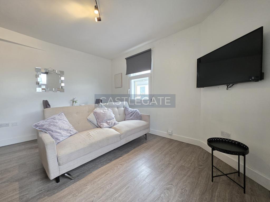 Apartment 5, 3a New Street, Huddersfield, HD1 2 AX