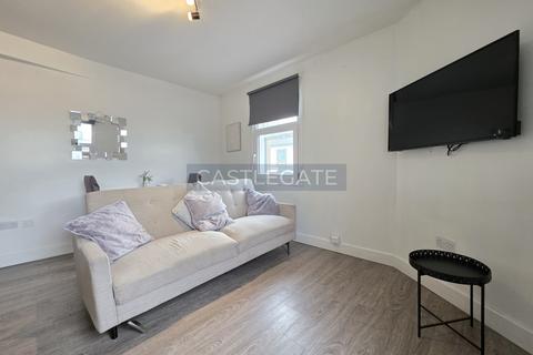 1 bedroom flat to rent, New Street, Huddersfield, HD1 2AX