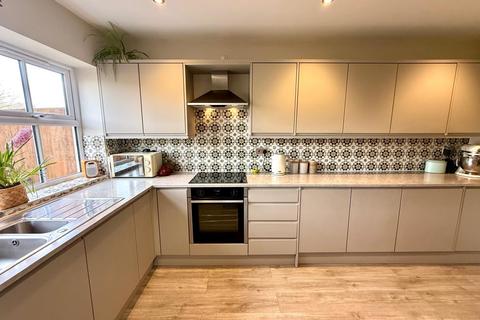 3 bedroom terraced house for sale, Blunsdon, Swindon SN26