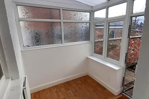 2 bedroom terraced house to rent, May Crescent, Lincoln