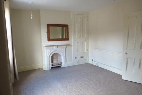 2 bedroom terraced house to rent, May Crescent, Lincoln