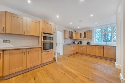 4 bedroom detached house for sale, Lynwood Grove, Orpington BR6