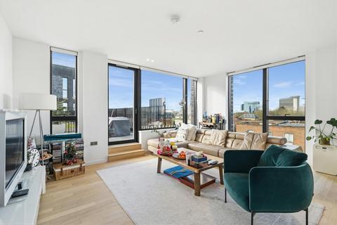 3 bedroom apartment for sale, Lewis House, Brentford, TW8