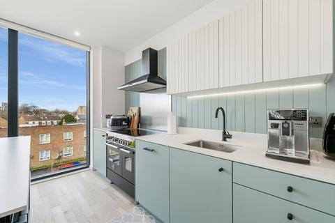 3 bedroom apartment for sale, Lewis House, Brentford, TW8
