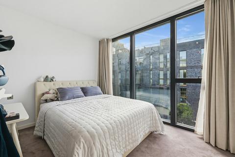 3 bedroom apartment for sale, Lewis House, Brentford, TW8