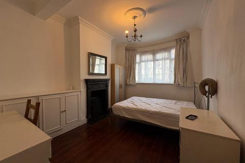 1 bedroom house of multiple occupation to rent, Darwin Road, London W5