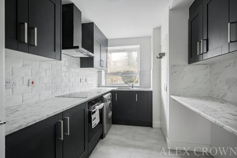 3 bedroom flat to rent, Bowes Road, New Southgate