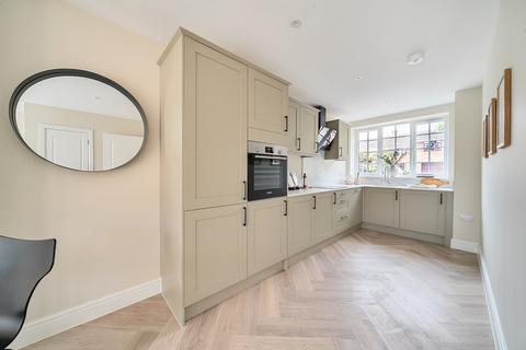 undefined, Park Road, Farnborough GU14