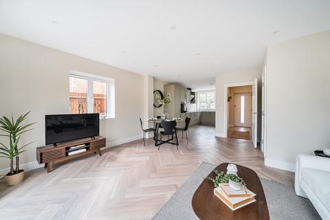 undefined, Park Road, Farnborough GU14