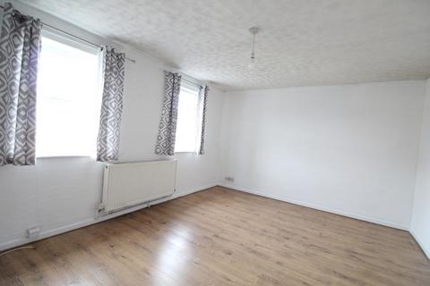 2 bedroom flat to rent, Fountains Court, Beeston NG9
