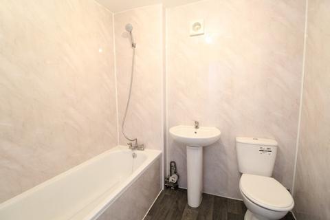 2 bedroom flat to rent, Fountains Court, Beeston NG9