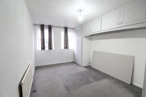 2 bedroom flat to rent, Fountains Court, Beeston NG9