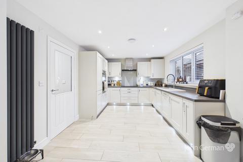 4 bedroom detached house for sale, Roman Drive, Burton-on-Trent