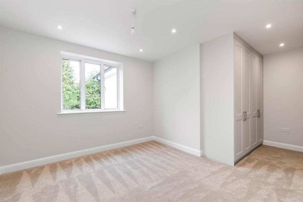 4 Mc Laren Court, 1 Cobham Road, KT22  9 AU-18.jpg