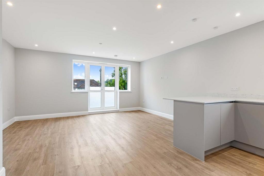 4 Mc Laren Court, 1 Cobham Road, KT22  9 AU-7.jpg