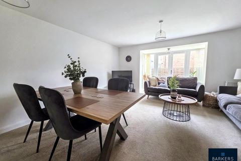 4 bedroom semi-detached house to rent, Heathfield Lane, Birkenshaw