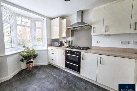 4 bedroom semi-detached house to rent, Heathfield Lane, Birkenshaw
