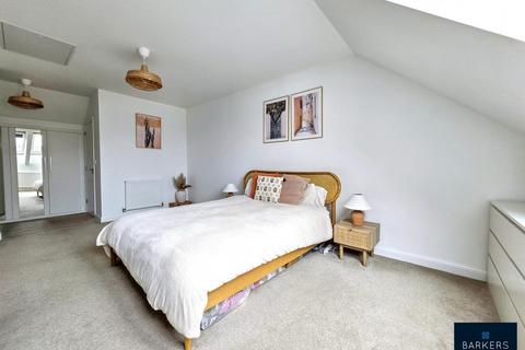 4 bedroom semi-detached house to rent, Heathfield Lane, Birkenshaw
