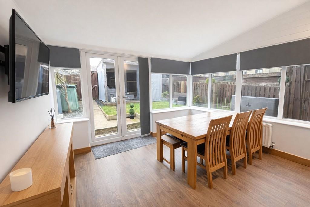 Dining room.