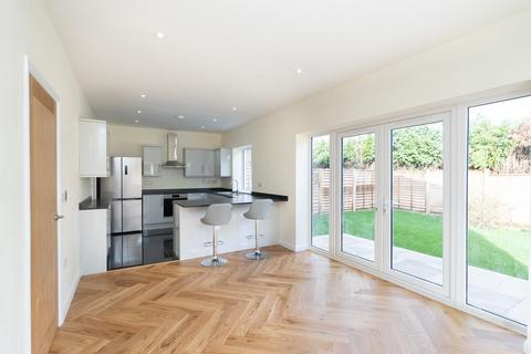 3 bedroom semi-detached house for sale, Highland Road, Beare Green