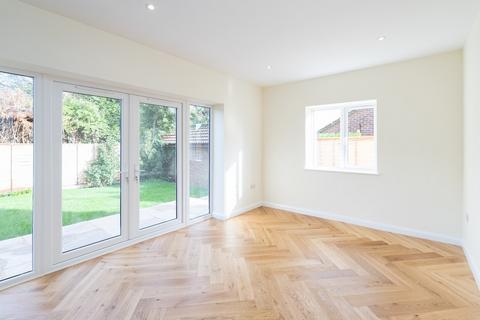 3 bedroom semi-detached house for sale, Highland Road, Beare Green