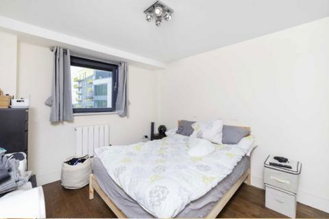 2 bedroom flat to rent, Millharbour, London E14