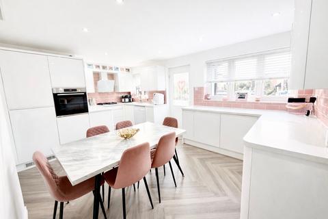 4 bedroom detached house for sale, Brockenhurst Way, Bicknacre, Chelmsford, Essex, CM3