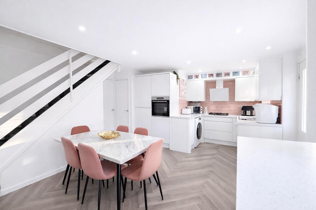 Kitchen Diner 3