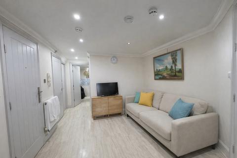 2 bedroom apartment to rent, Lavender Hill, London SW11