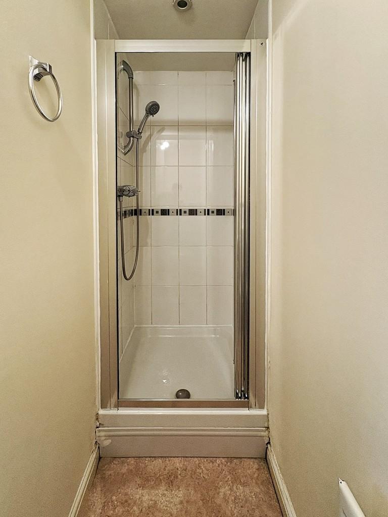 15 - En-suite shower