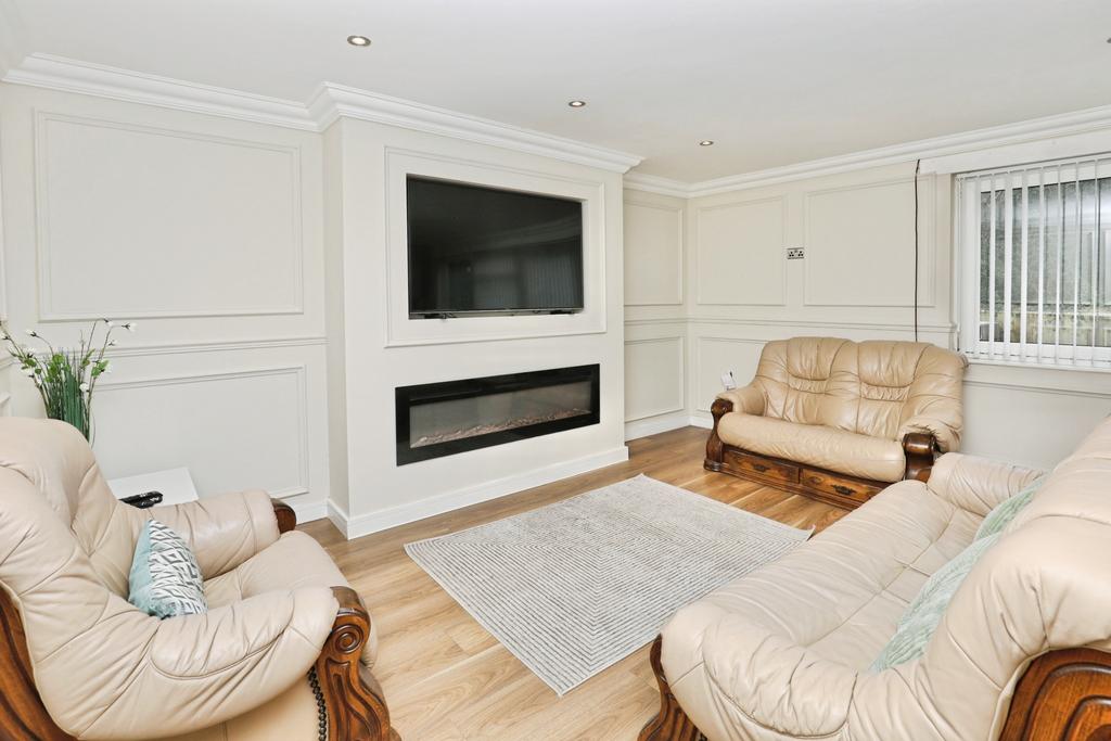 Lounge / Kitchen