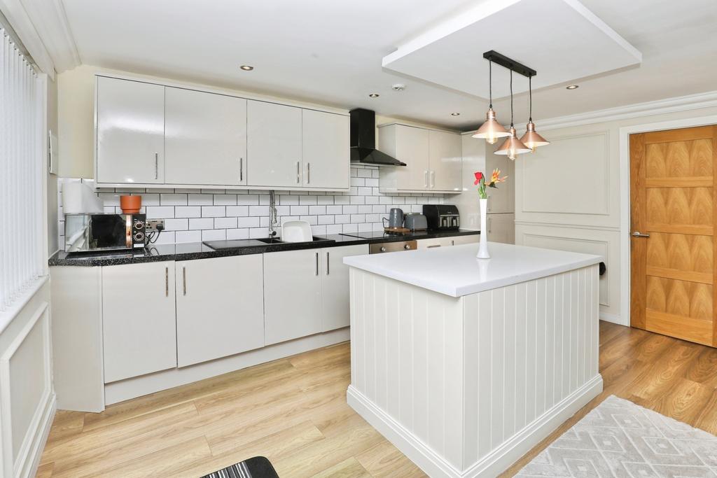 Lounge / Kitchen