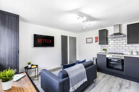 2 bedroom apartment to rent, Queens Road, Hyde Park LS6