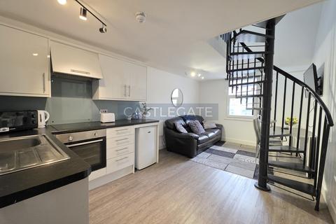 2 bedroom flat to rent, New Street, Huddersfield, HD1 2AX