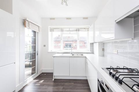 3 bedroom flat to rent, Wandsworth Road, Nine Elms, London, SW8