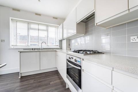 3 bedroom flat to rent, Wandsworth Road, Nine Elms, London, SW8