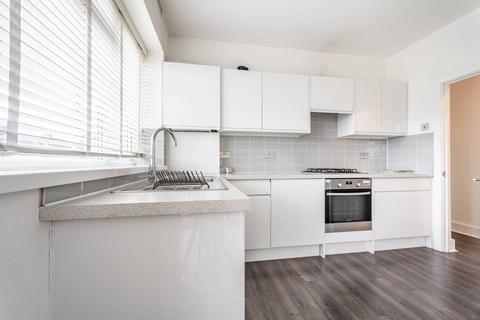 3 bedroom flat to rent, Wandsworth Road, Nine Elms, London, SW8
