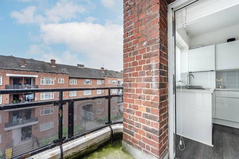 3 bedroom flat to rent, Wandsworth Road, Nine Elms, London, SW8