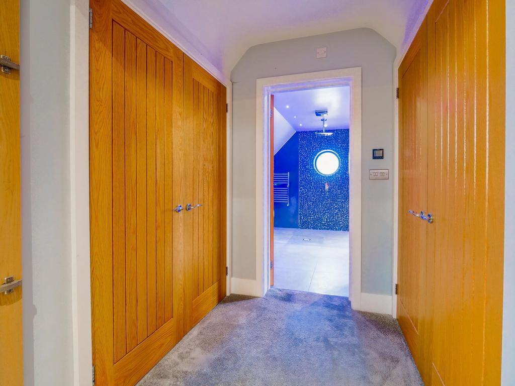 Walk-in Wardrobe