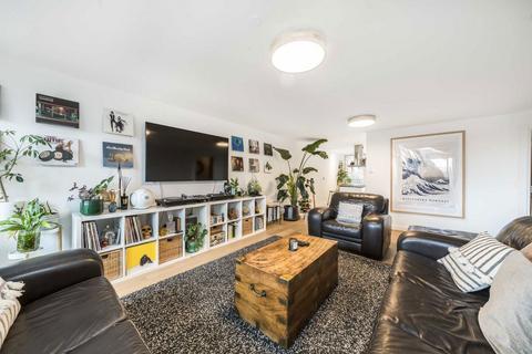 undefined, Holland Gardens, Brentford TW8