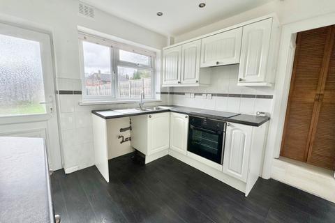 3 bedroom semi-detached house to rent, Tedstone Road, Birmingham B32