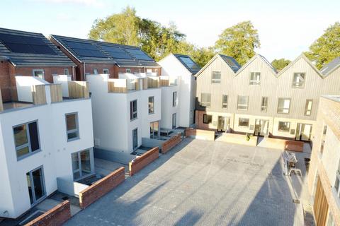 4 bedroom terraced house for sale, St Nicholas Road, Beverley