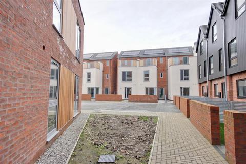 3 bedroom terraced house for sale, St Nicholas Road, Beverley