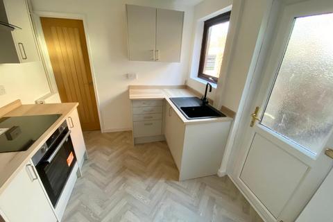 3 bedroom semi-detached house to rent, Fairlee Road, Newport