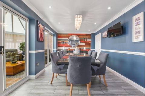 4 bedroom detached house for sale, Recreation Way, Sittingbourne, ME10