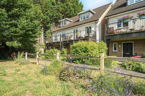 4 bedroom terraced house to rent, Rivermead Walk, Godalming GU7